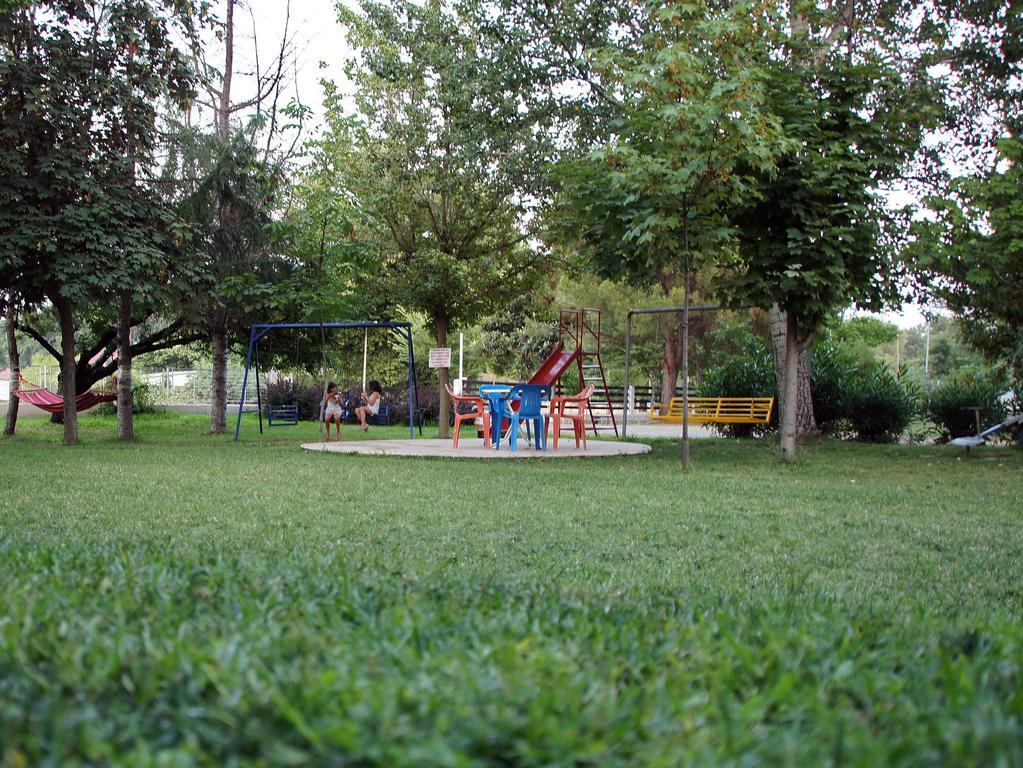 Priona Rooms Paralía Skotínis Exterior foto