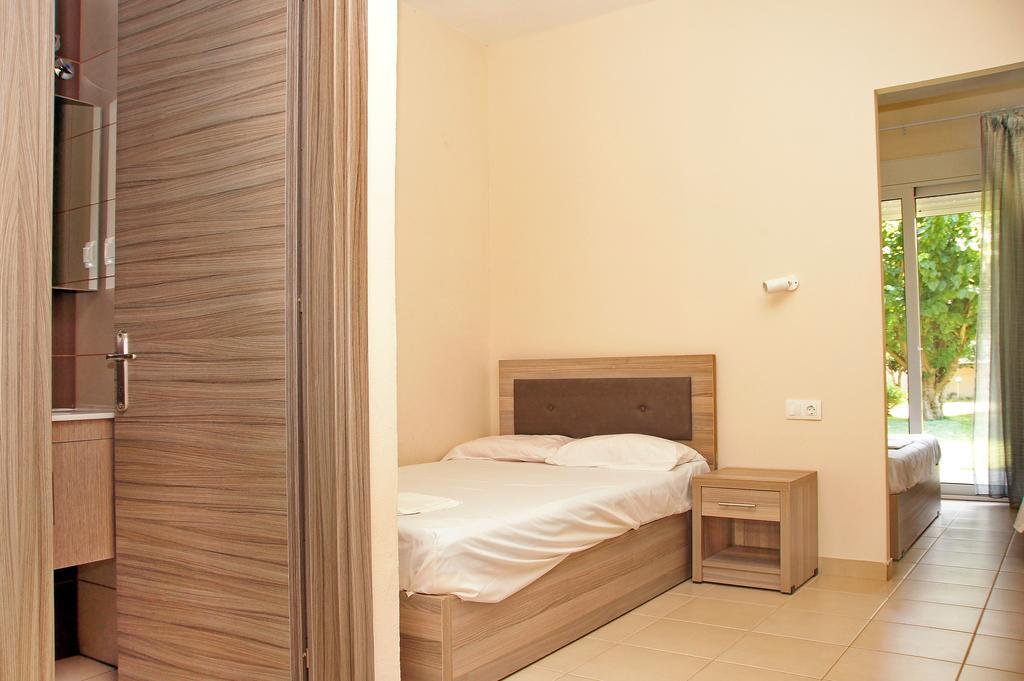 Priona Rooms Paralía Skotínis Exterior foto
