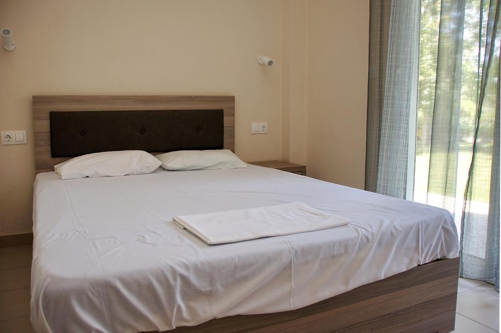 Priona Rooms Paralía Skotínis Exterior foto